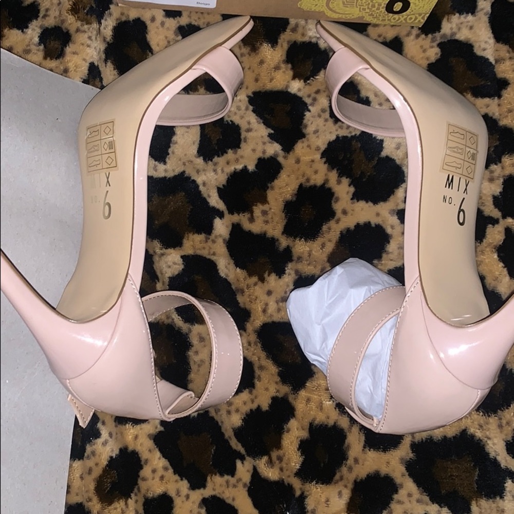 Women’s Heals brand New size 9-1/2 Dress